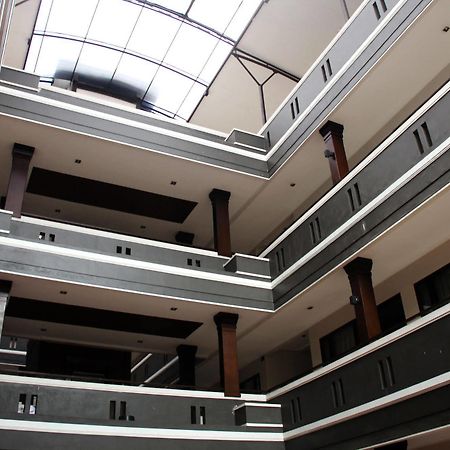Zen Rooms Grand Hotel Лембанг Экстерьер фото