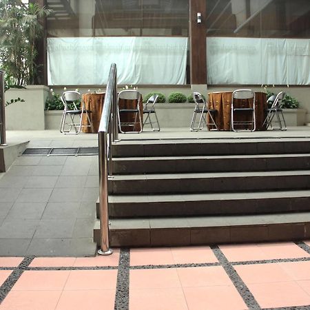 Zen Rooms Grand Hotel Лембанг Экстерьер фото