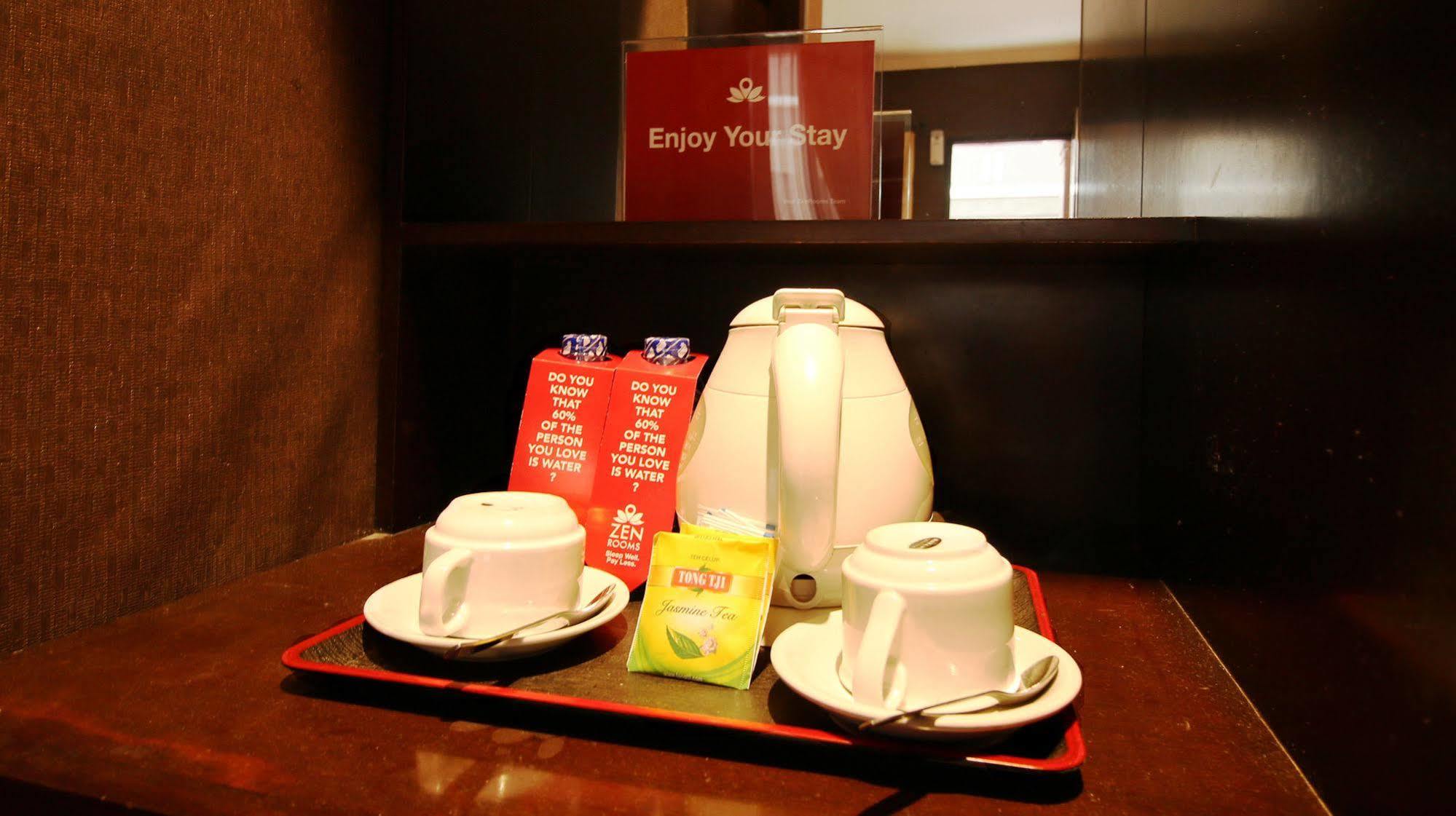 Zen Rooms Grand Hotel Лембанг Экстерьер фото