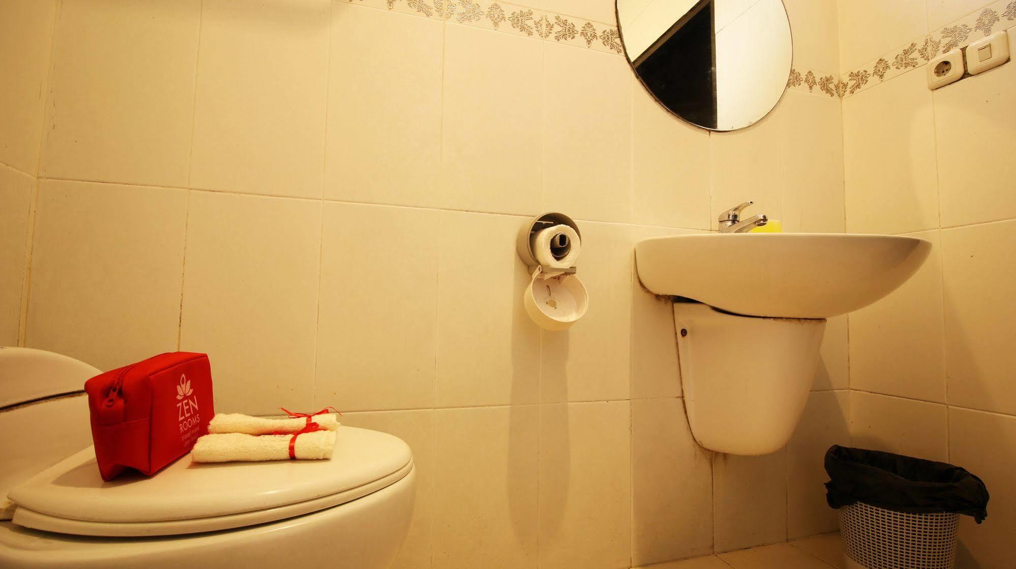 Zen Rooms Grand Hotel Лембанг Экстерьер фото