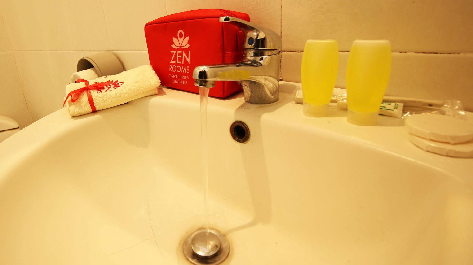 Zen Rooms Grand Hotel Лембанг Экстерьер фото