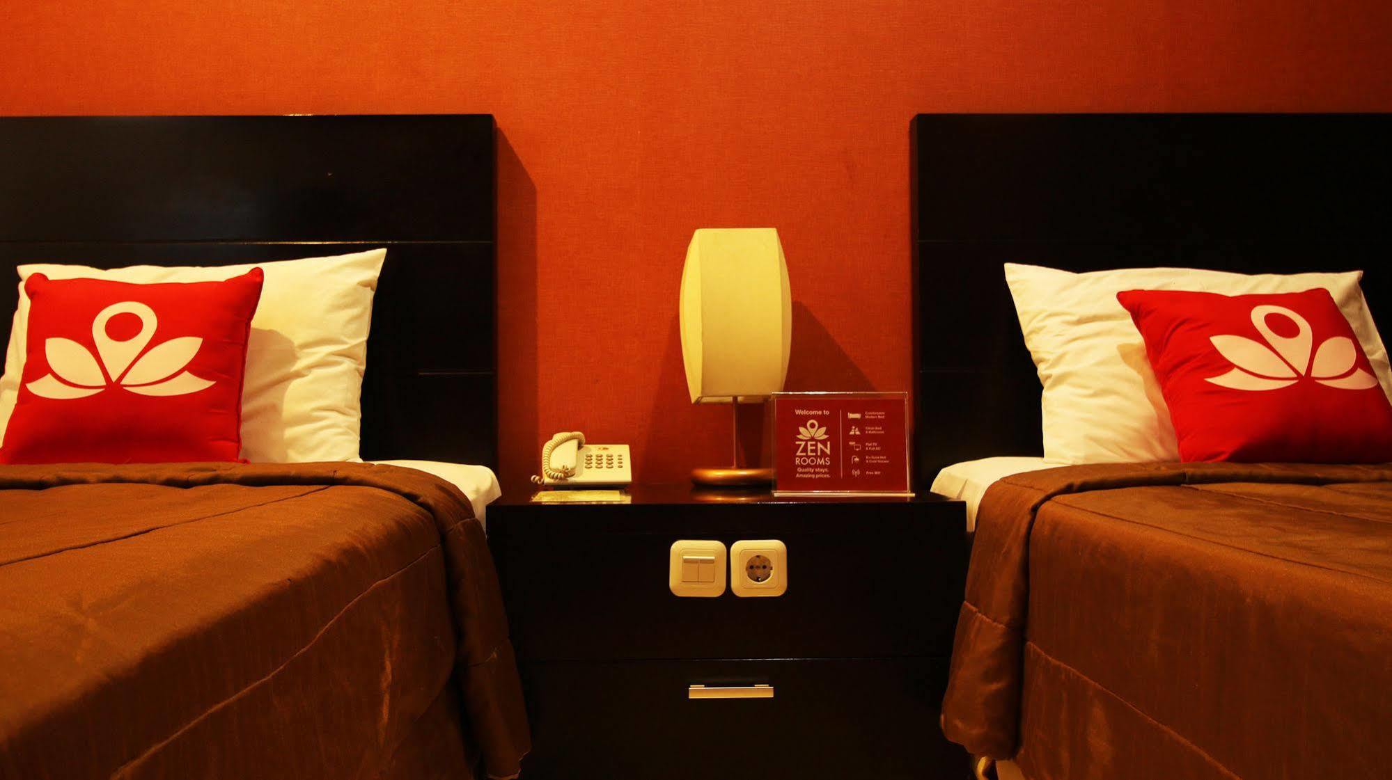 Zen Rooms Grand Hotel Лембанг Экстерьер фото