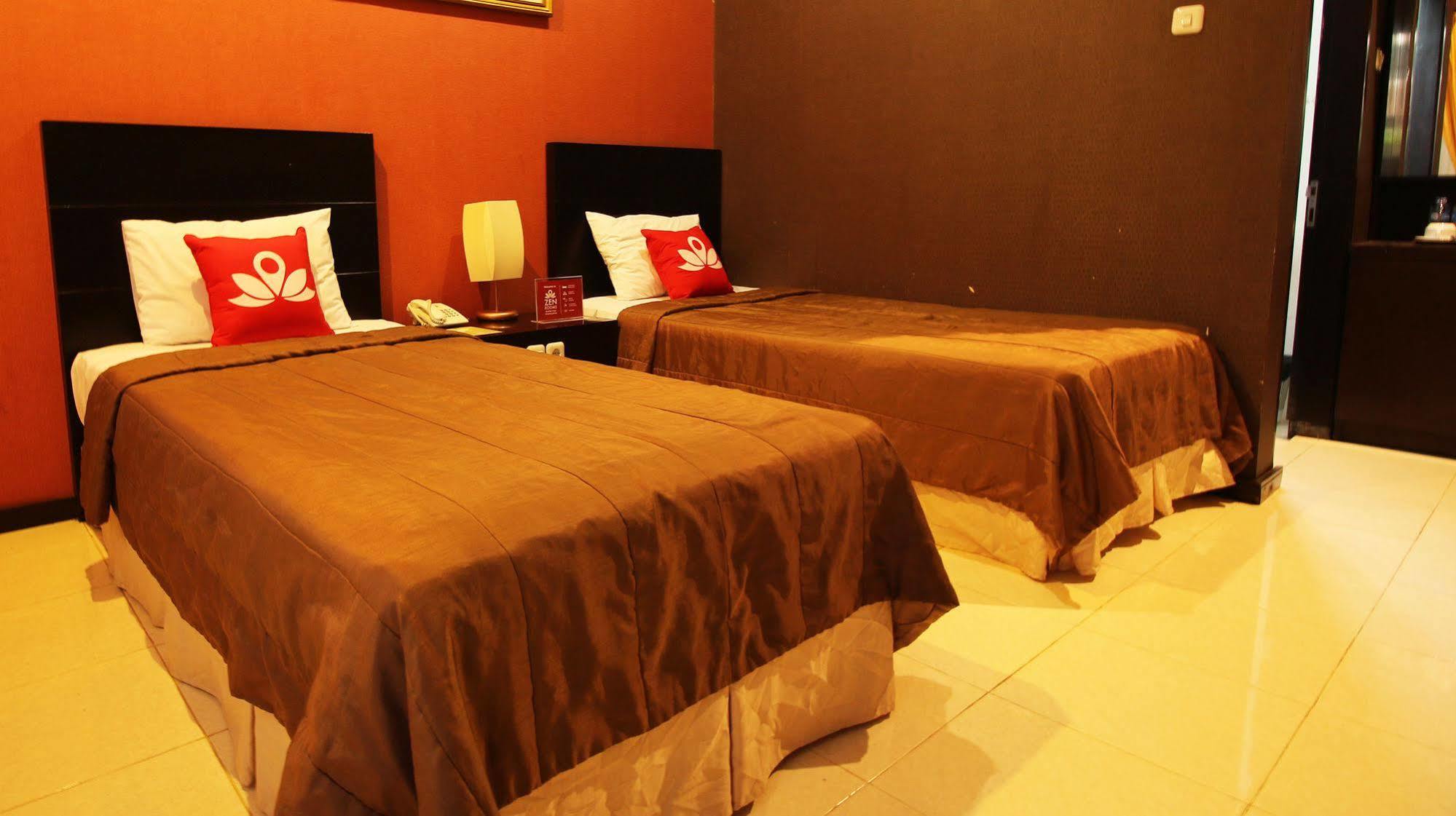 Zen Rooms Grand Hotel Лембанг Экстерьер фото