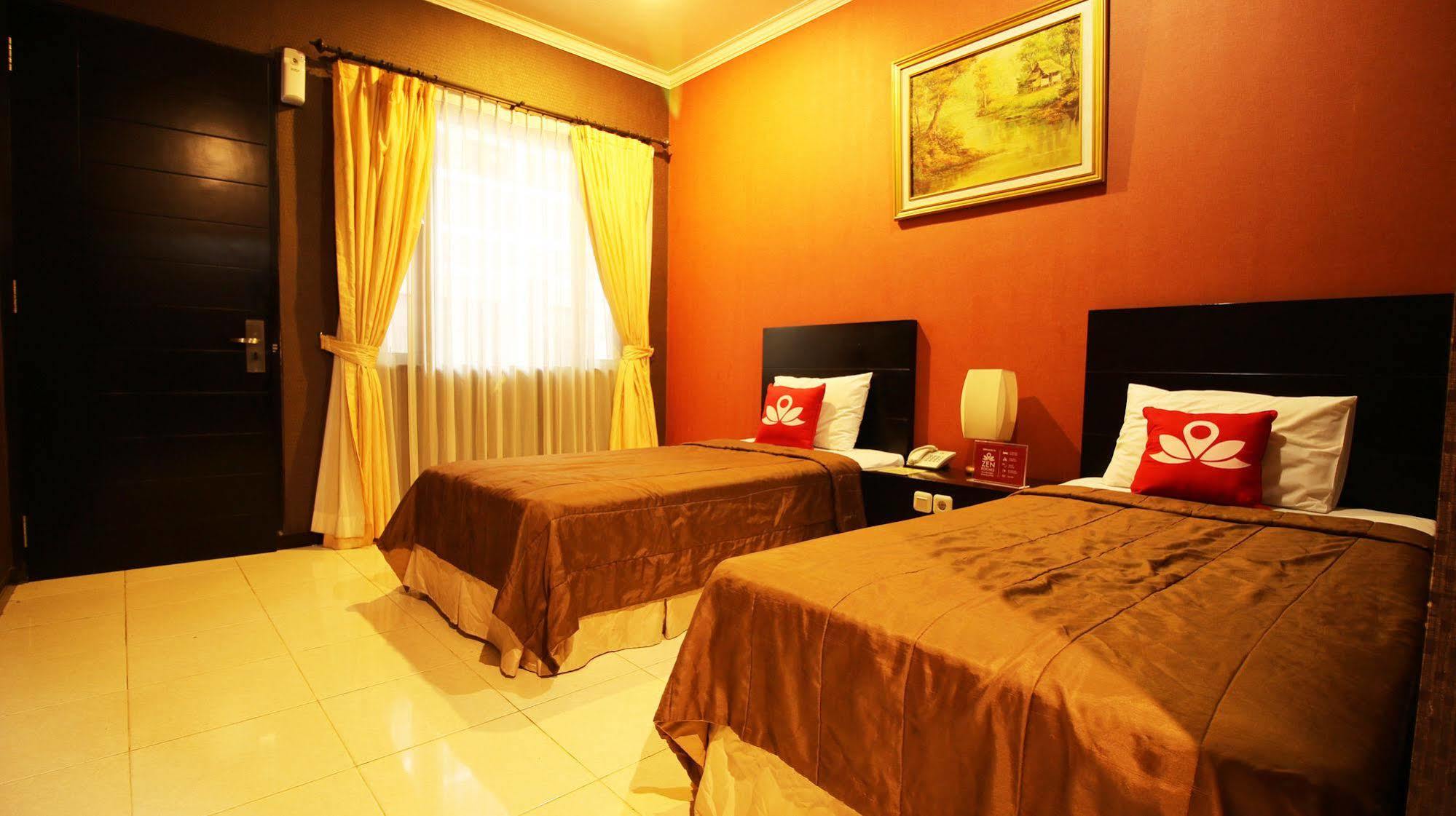 Zen Rooms Grand Hotel Лембанг Экстерьер фото