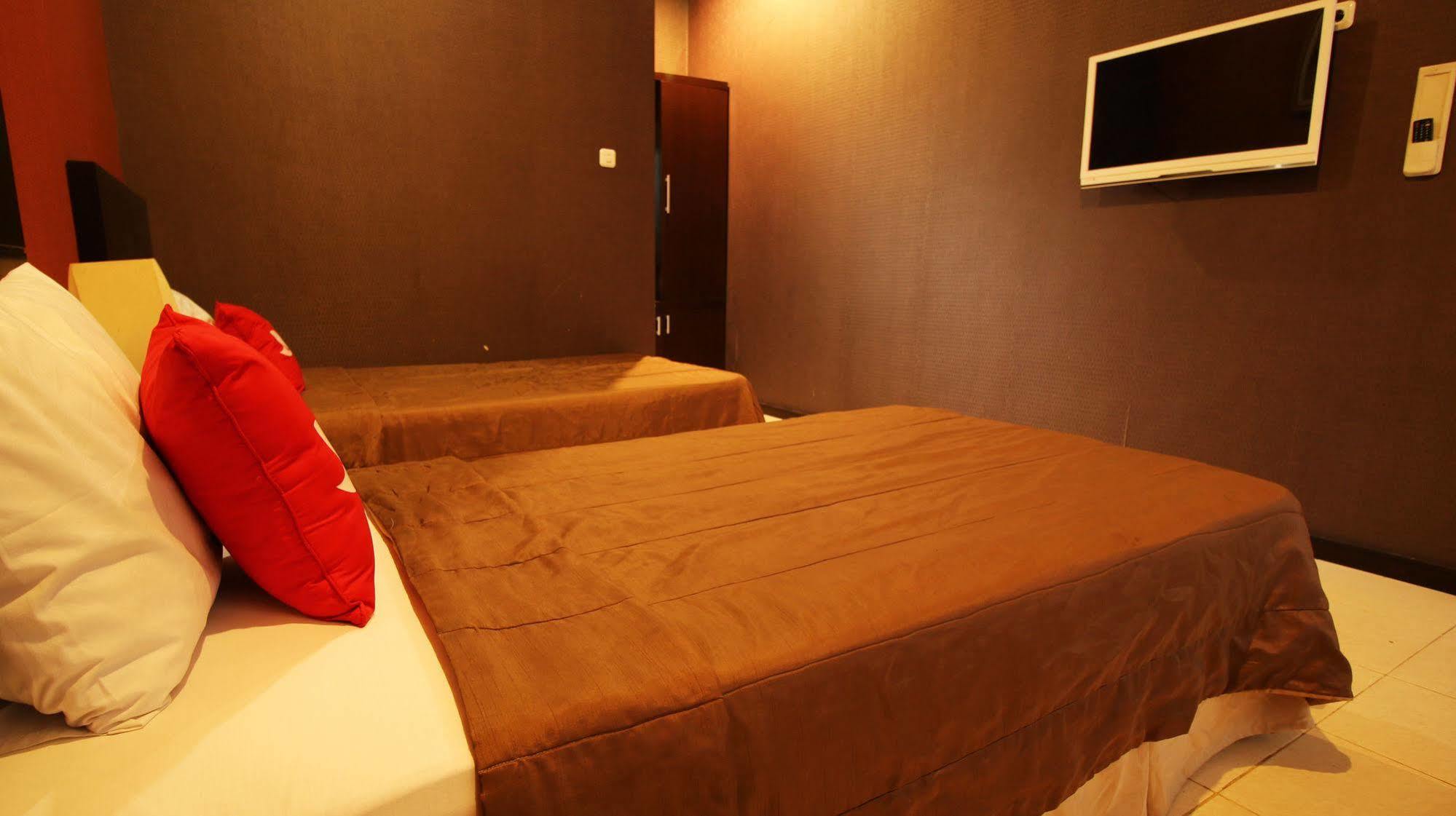 Zen Rooms Grand Hotel Лембанг Экстерьер фото