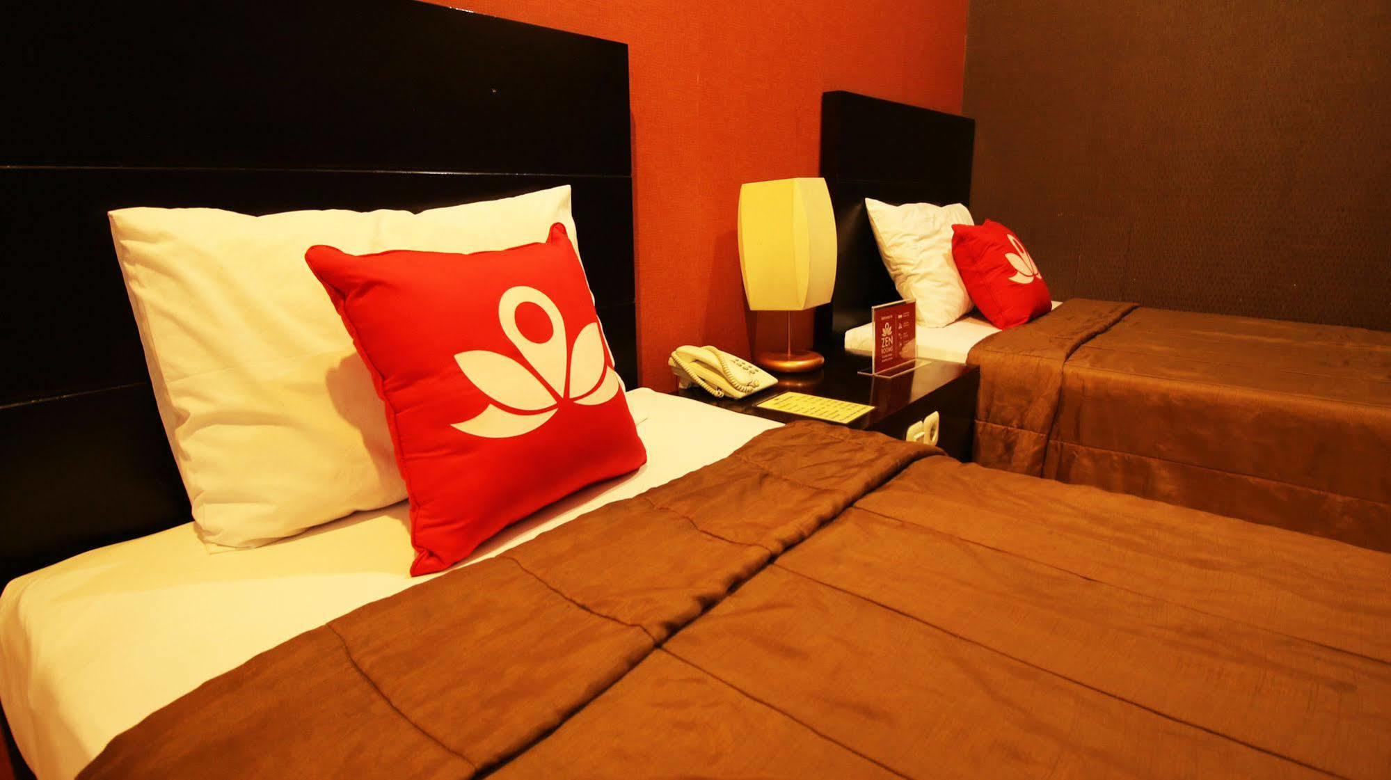 Zen Rooms Grand Hotel Лембанг Экстерьер фото
