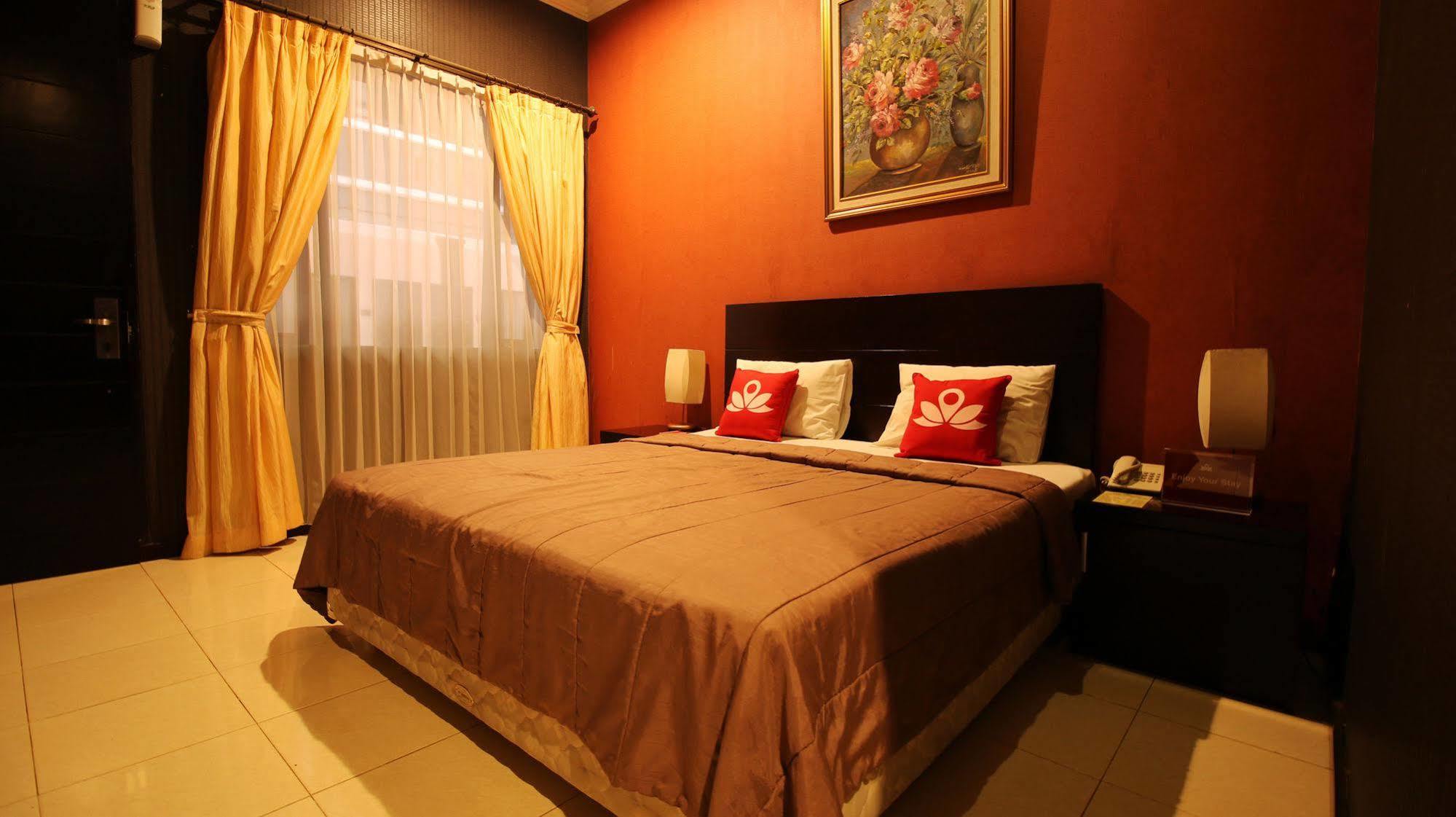 Zen Rooms Grand Hotel Лембанг Экстерьер фото