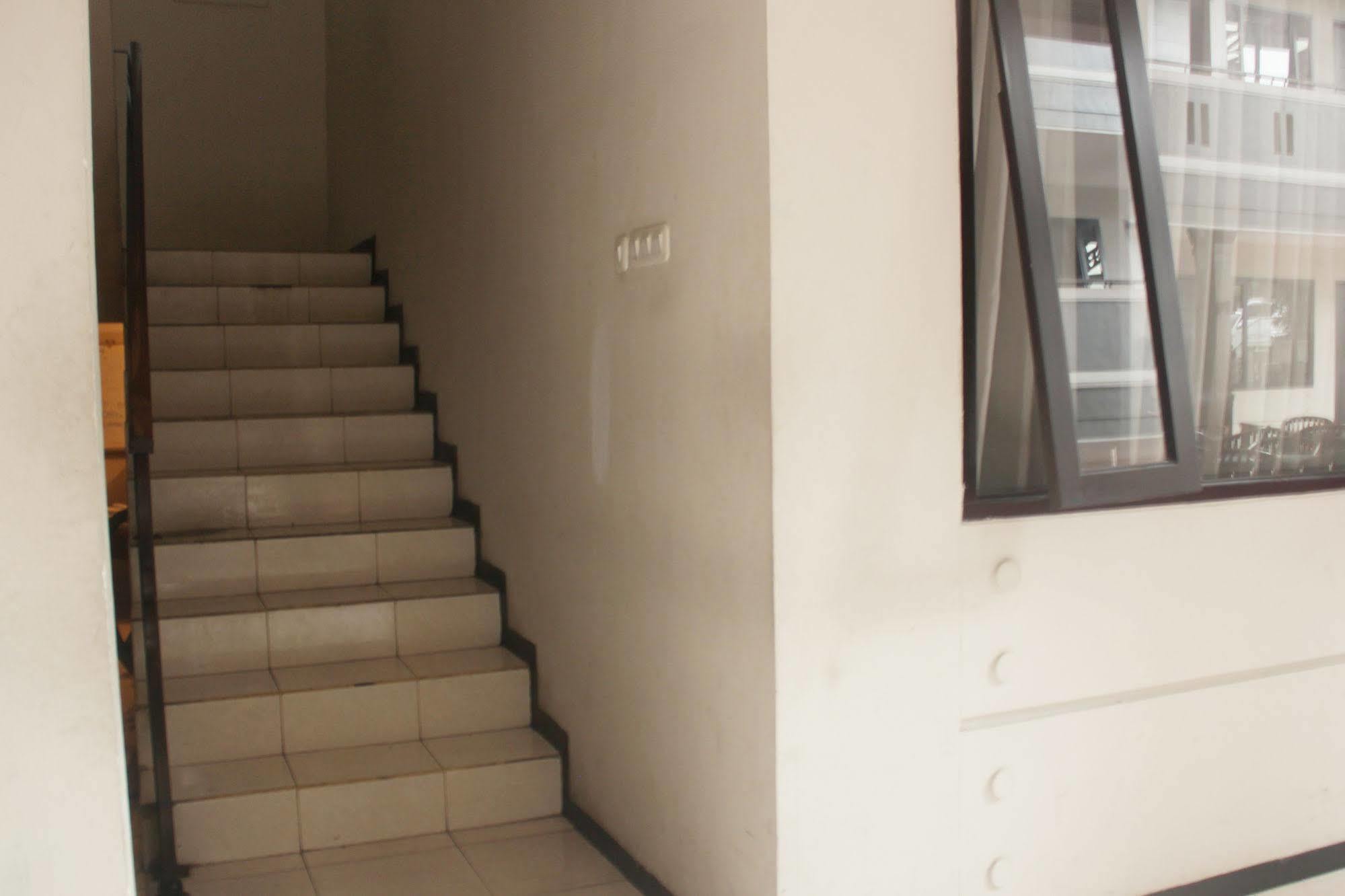 Zen Rooms Grand Hotel Лембанг Экстерьер фото